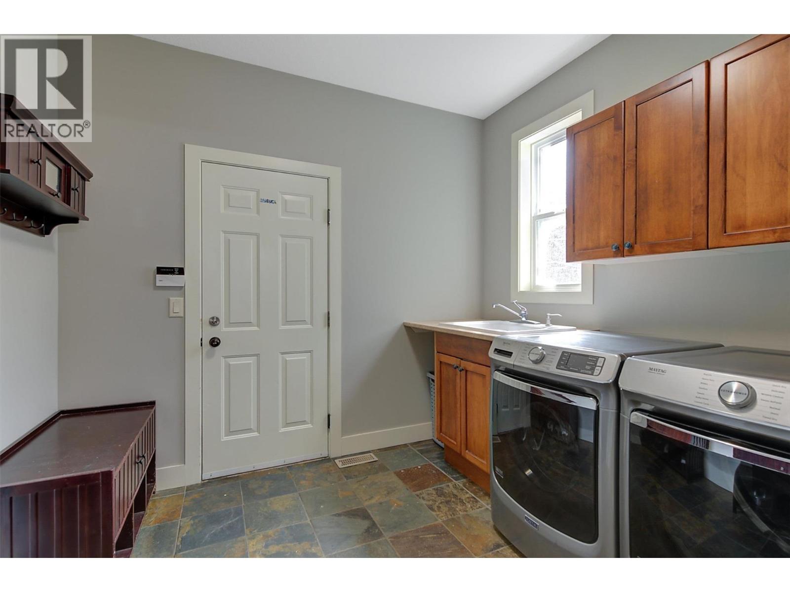  2091 Rose Anne Court, West Kelowna