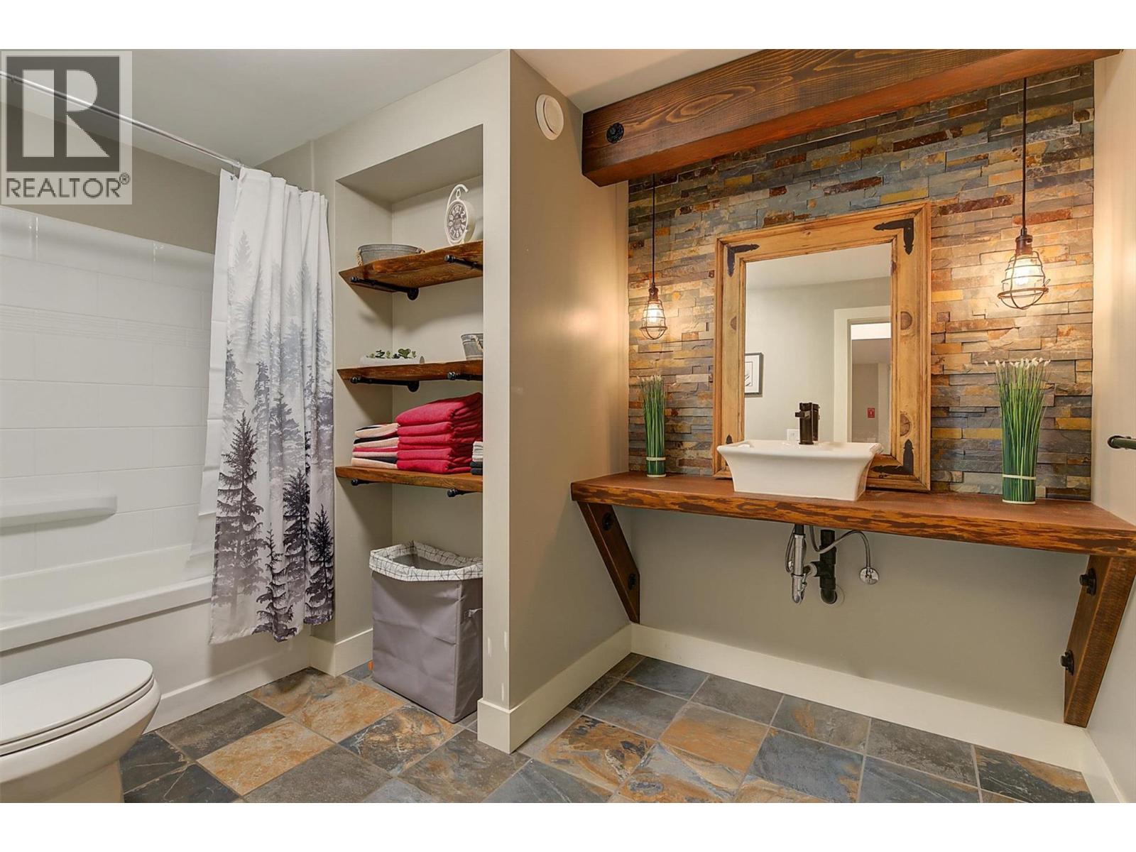  2091 Rose Anne Court, West Kelowna