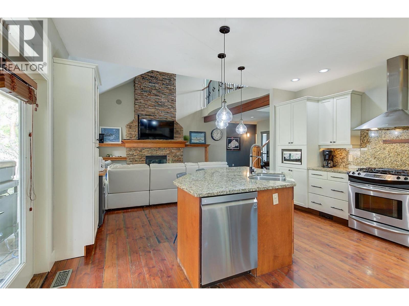  2091 Rose Anne Court, West Kelowna
