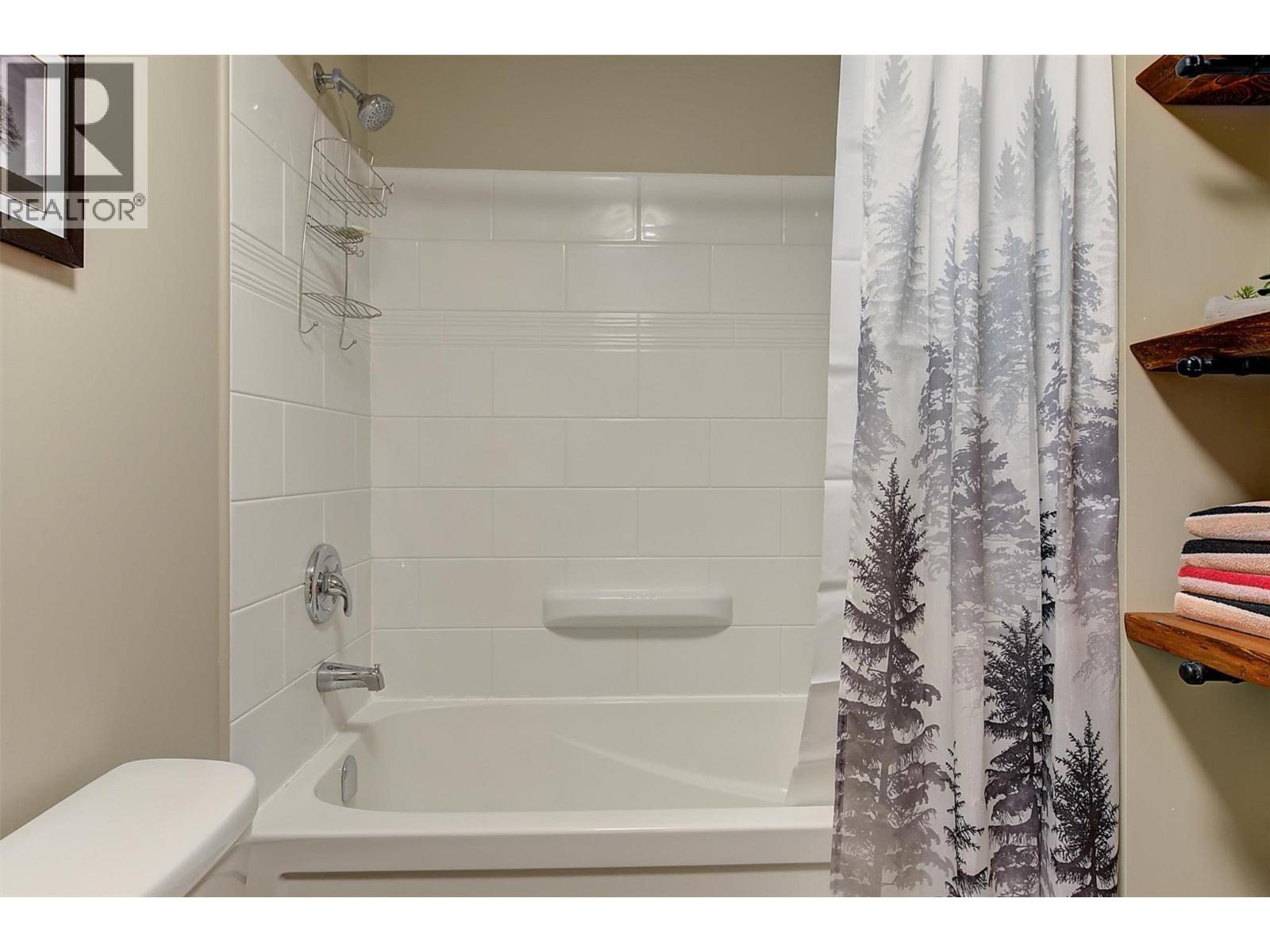  2091 Rose Anne Court, West Kelowna