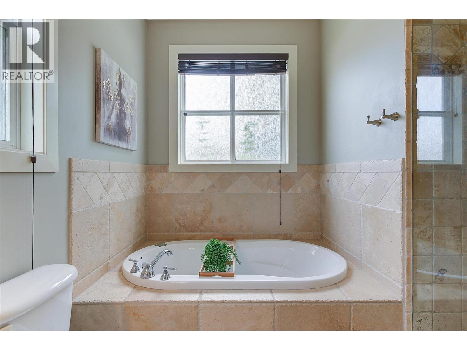  2091 Rose Anne Court, West Kelowna