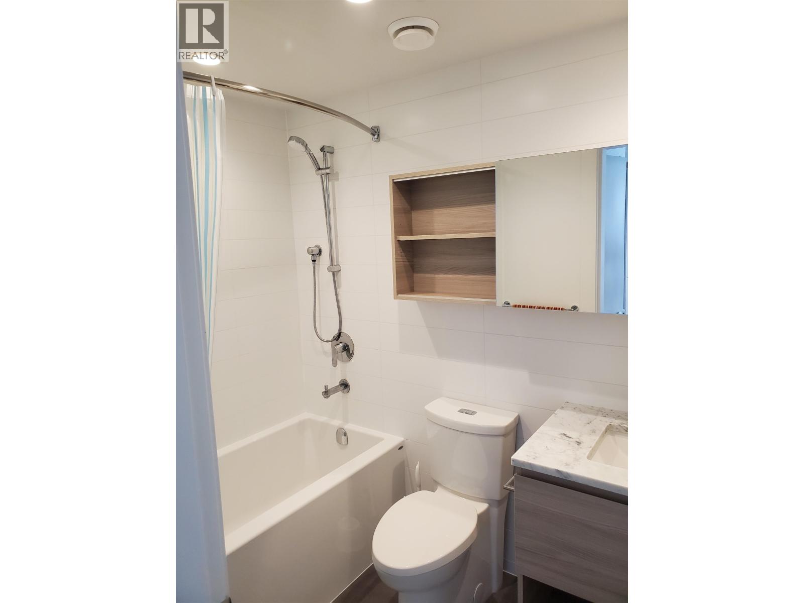 Photo 4 of 1405 657 Whiting Way, Coquitlam BC