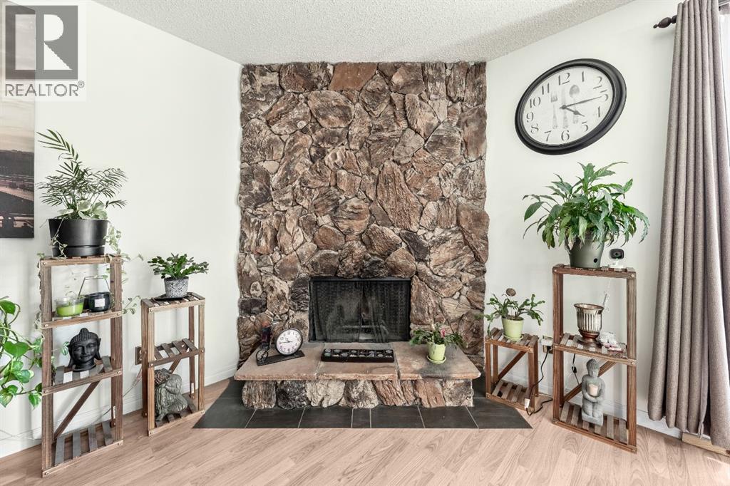 Single Family House Bi-level for Sale in  Doverville Way SE Dover Calgary 