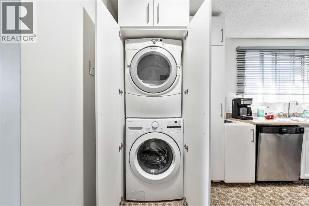 Single Family House Bi-level for Sale in  Doverville Way SE Dover Calgary 