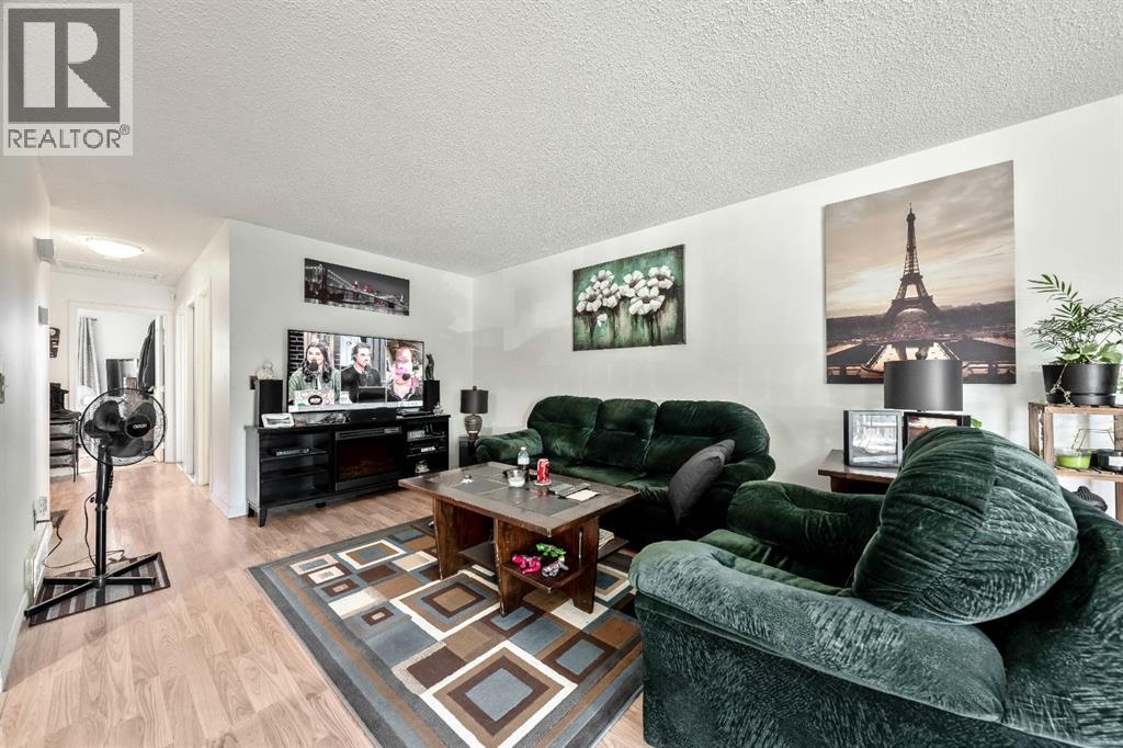 Single Family House Bi-level for Sale in  Doverville Way SE Dover Calgary 