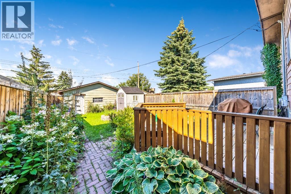 Single Family House Bi-level for Sale in  Doverville Way SE Dover Calgary 