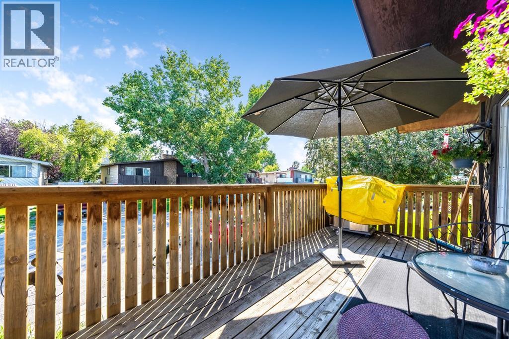 Single Family House Bi-level for Sale in  Doverville Way SE Dover Calgary 