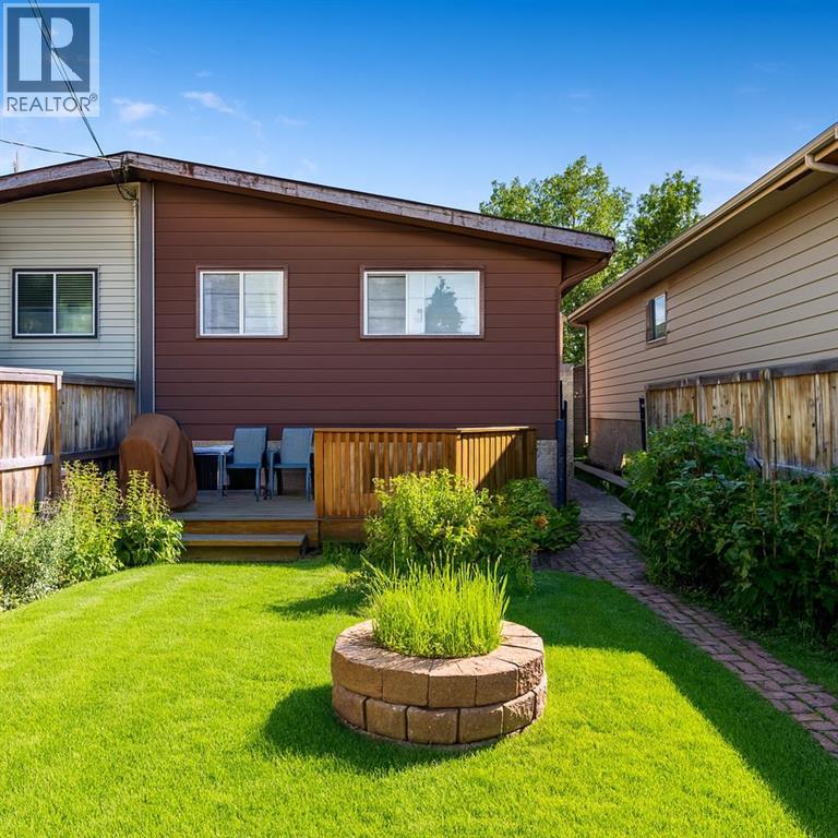 Single Family House Bi-level for Sale in  Doverville Way SE Dover Calgary 