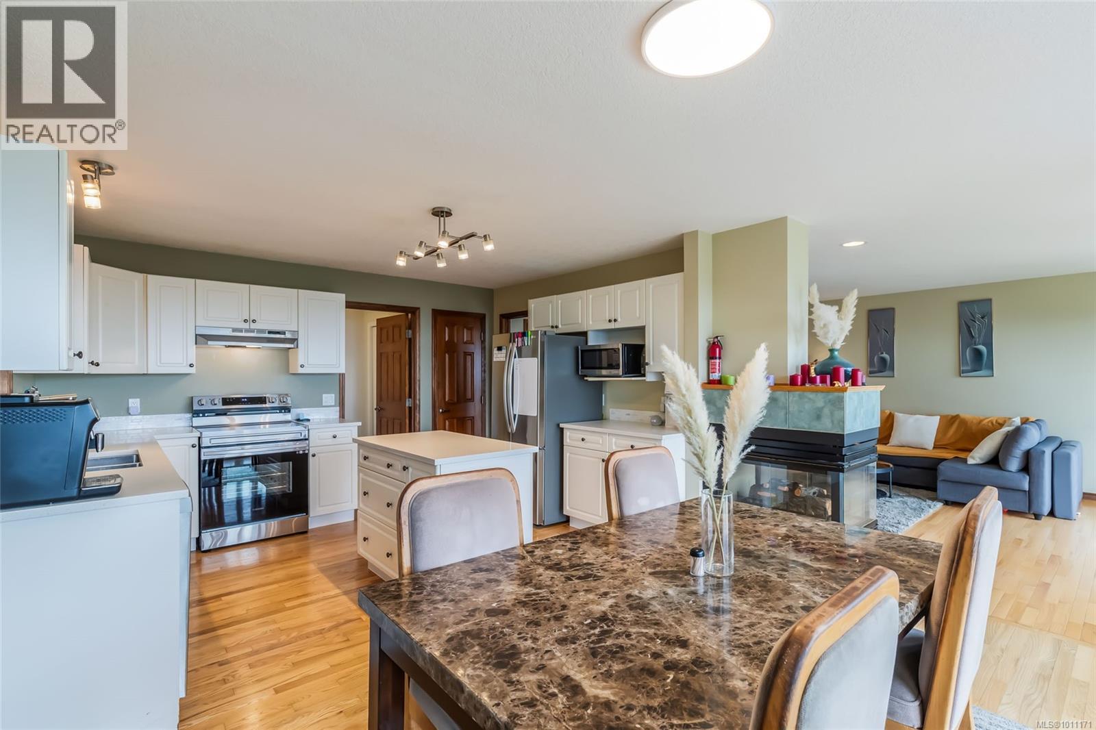 Photo 9 of 4718 Laguna Way, Nanaimo BC