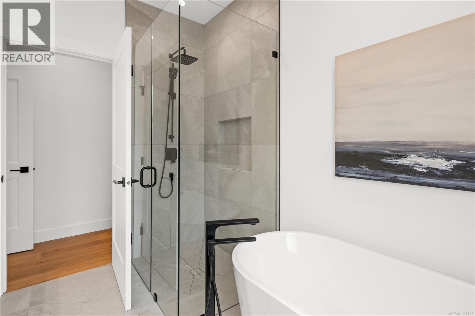 Photo 11 of 504 Juniper Dr, Qualicum Beach BC