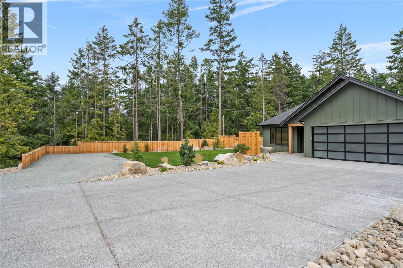 Photo 17 of 504 Juniper Dr, Qualicum Beach BC