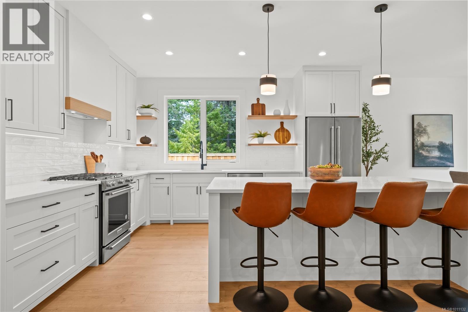 Photo 4 of 504 Juniper Dr, Qualicum Beach BC