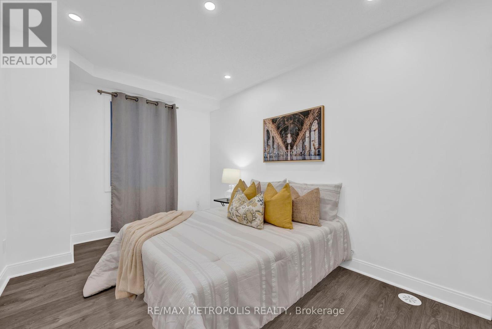 Photo 41 of Th 55 295 Village Green Square, Toronto ON