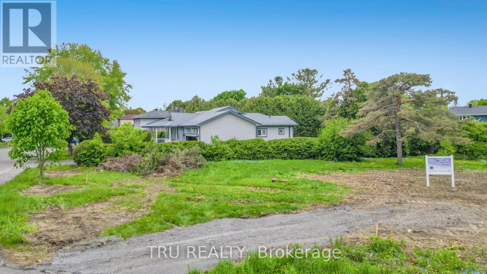 Photo 1 of 854 Mountainview Avenue, Ottawa ON