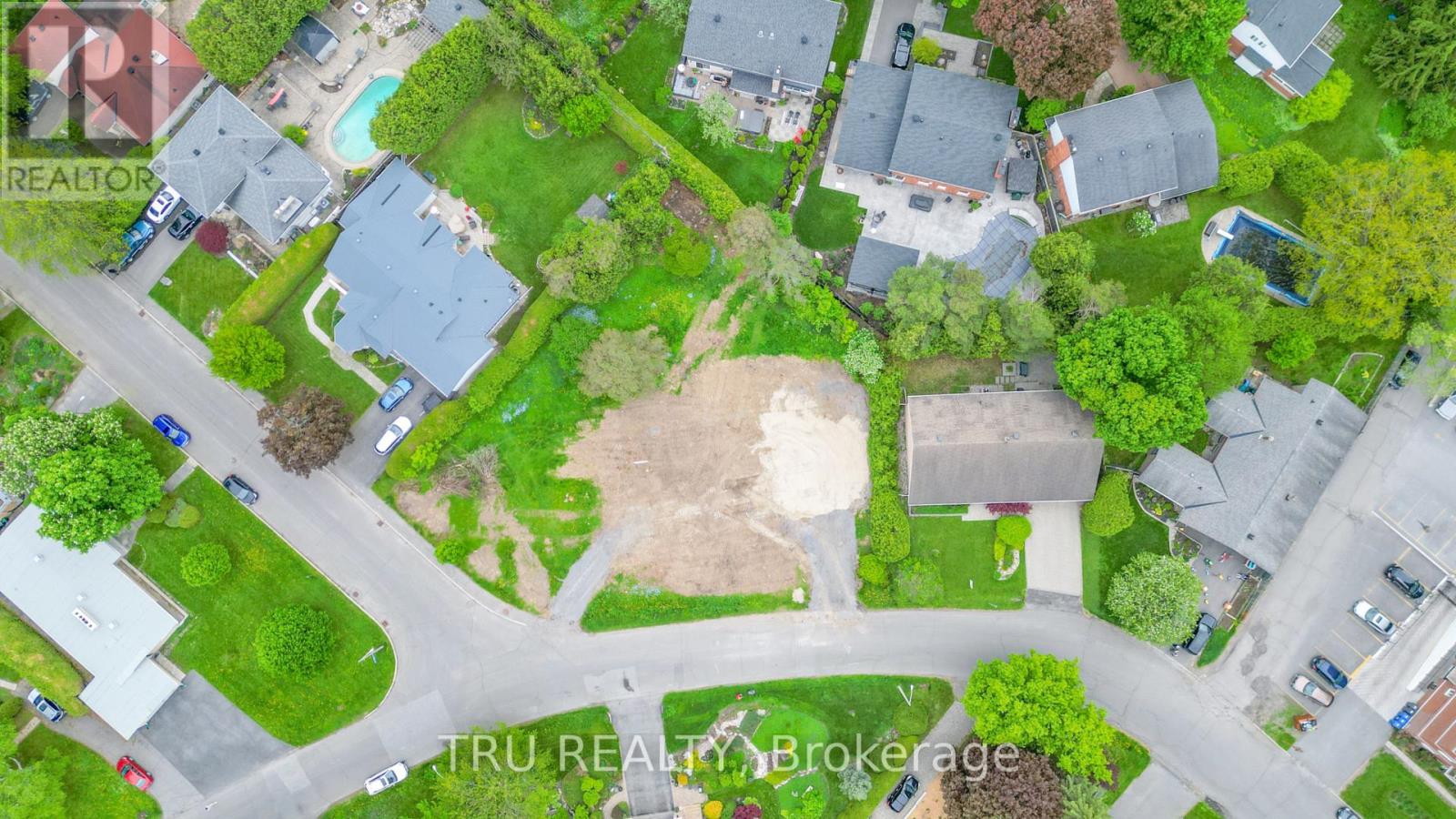 Photo 4 of 854 Mountainview Avenue, Ottawa ON