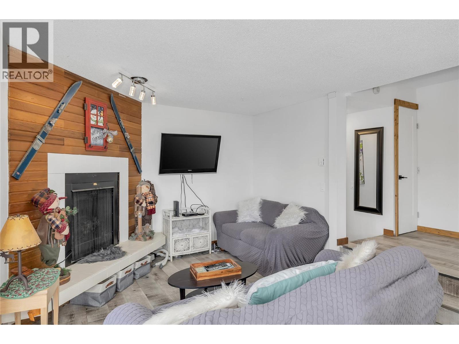 211 6375 Whiskey Jack Road, Big White