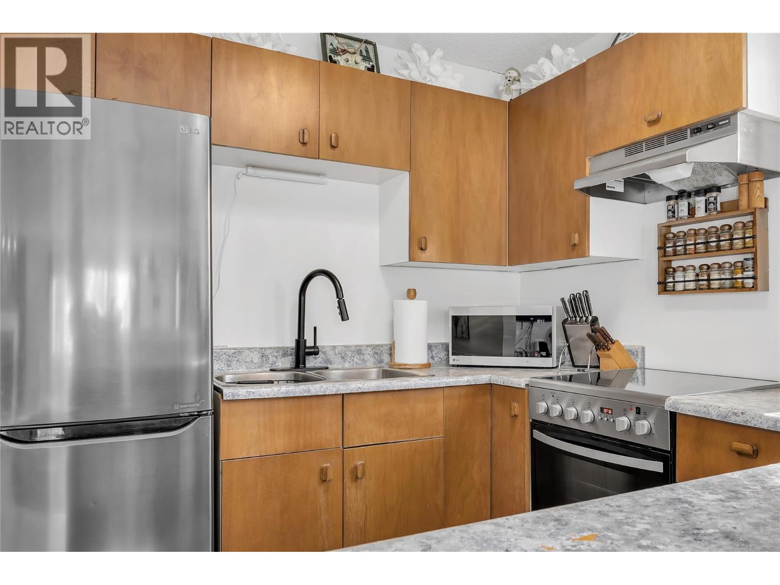 211 6375 Whiskey Jack Road, Big White