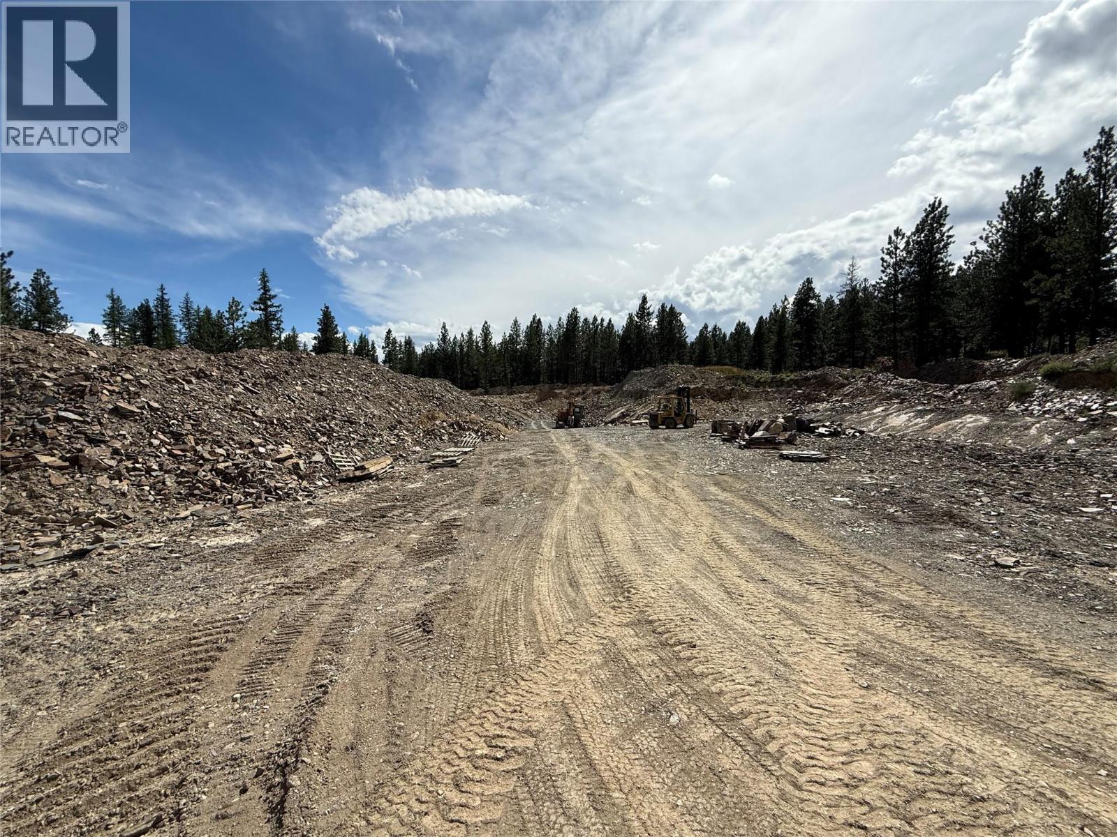 ML 1036752 8086 HWY 95 Highway, Kimberley