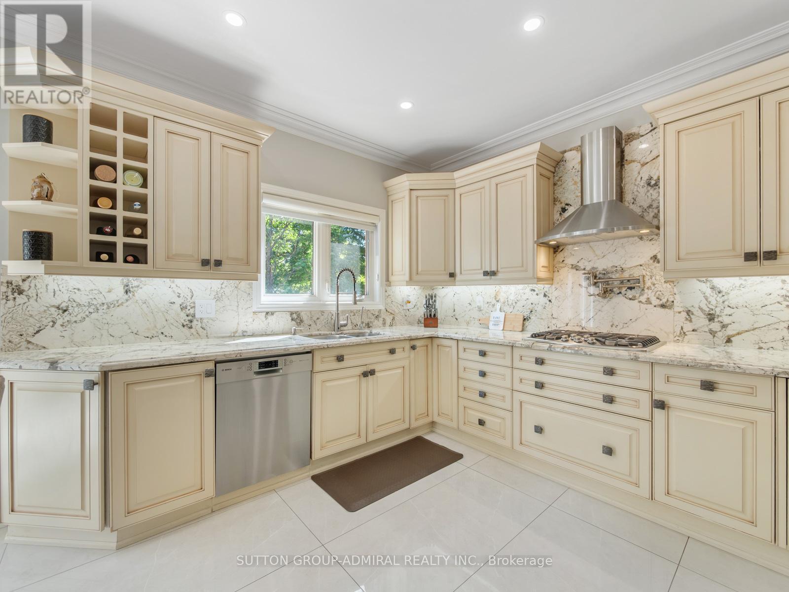 Photo 10 of 60 Starwood Road, Vaughan ON