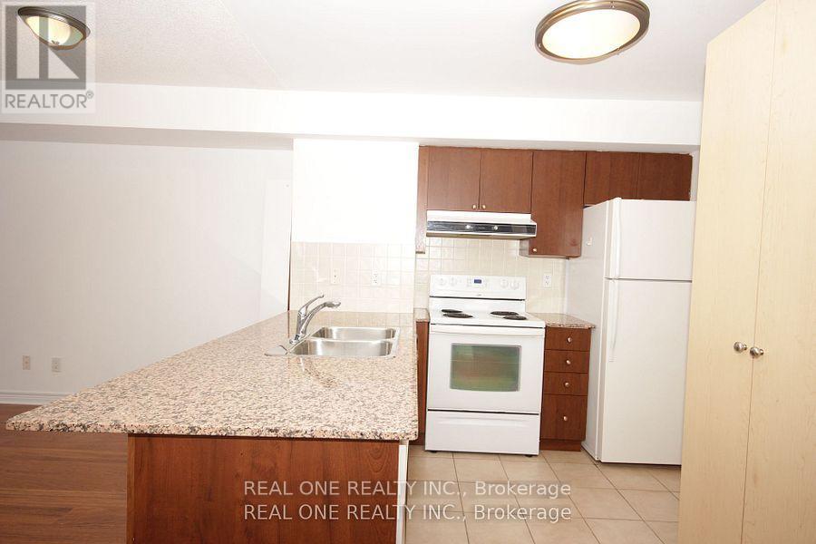 Photo 15 of 803 15 North Park Road, Vaughan ON