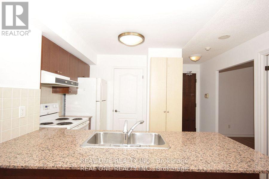 Photo 16 of 803 15 North Park Road, Vaughan ON