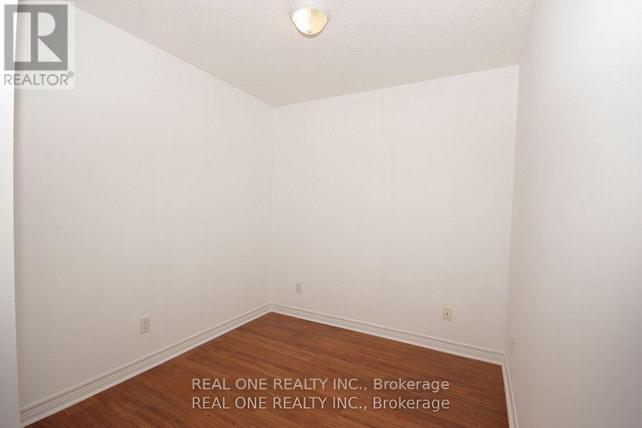 Photo 21 of 803 15 North Park Road, Vaughan ON
