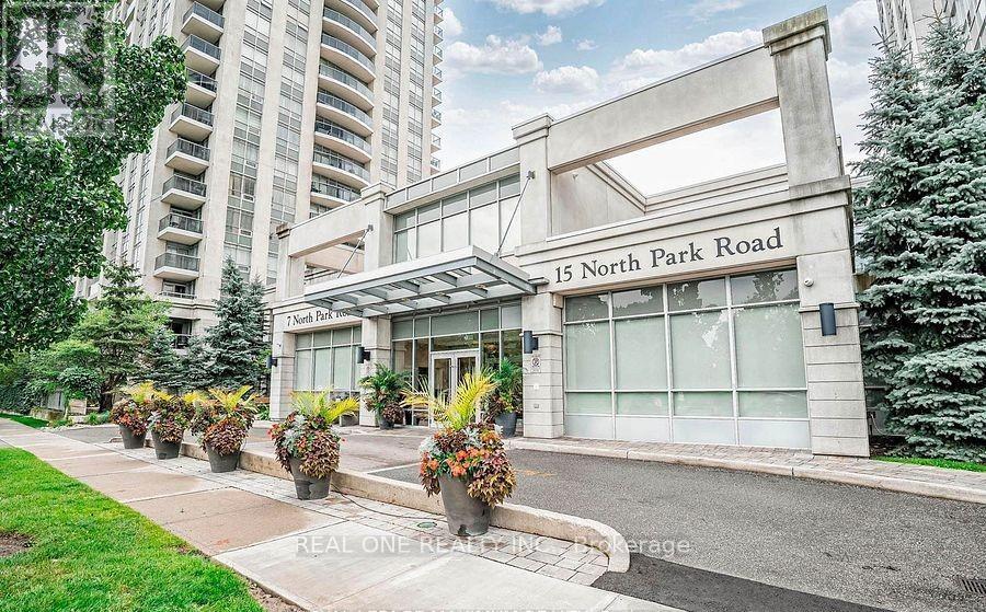 Photo 3 of 803 15 North Park Road, Vaughan ON