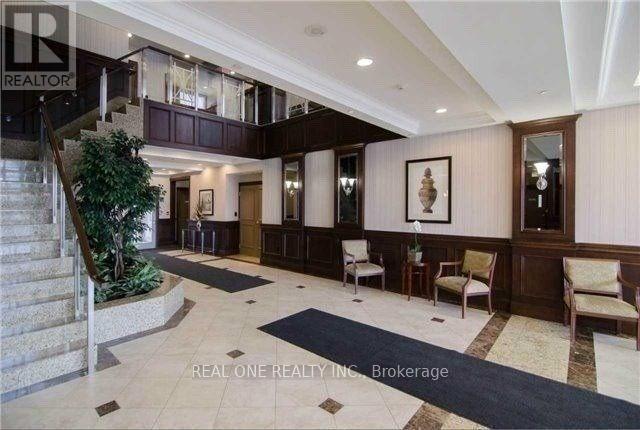 Photo 5 of 803 15 North Park Road, Vaughan ON