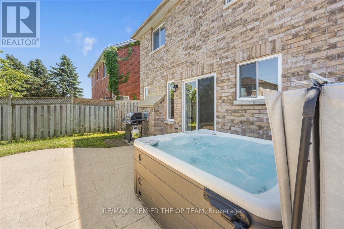 Single Family House Raised bungalow for Sale in  SHERWOOD COURT Barrie (Northwest) 