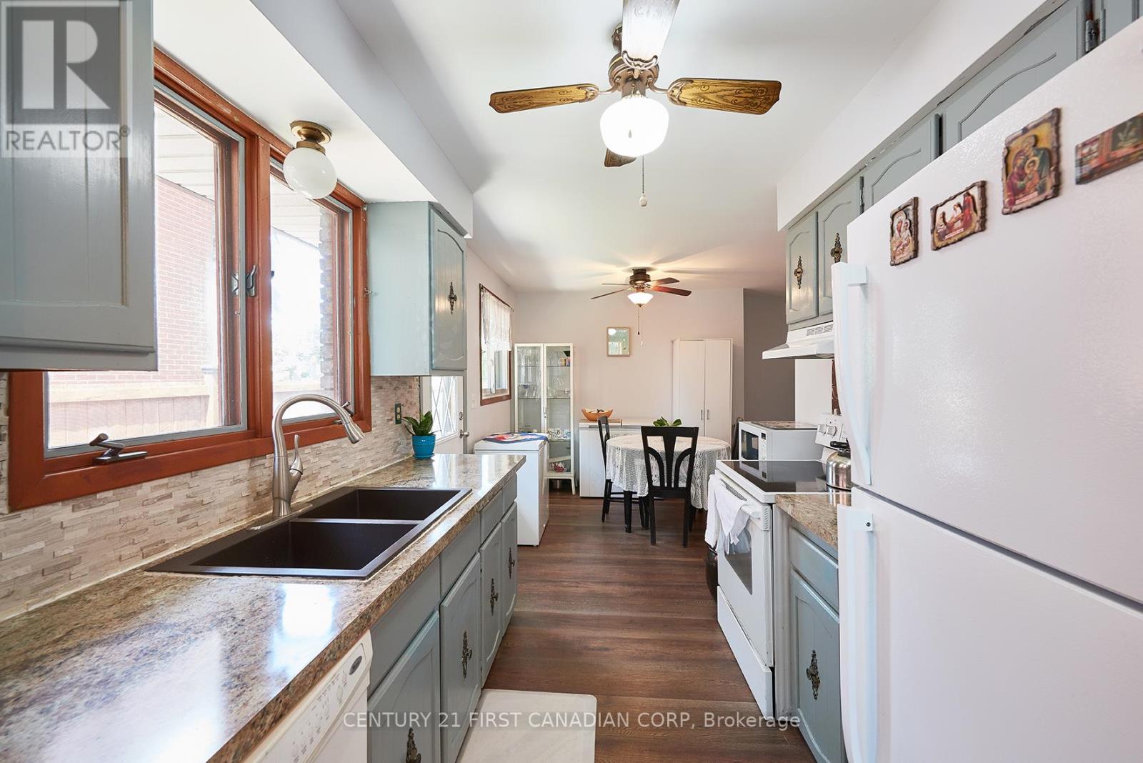 Photo 12 of 10776 Atwater Crescent, Windsor ON