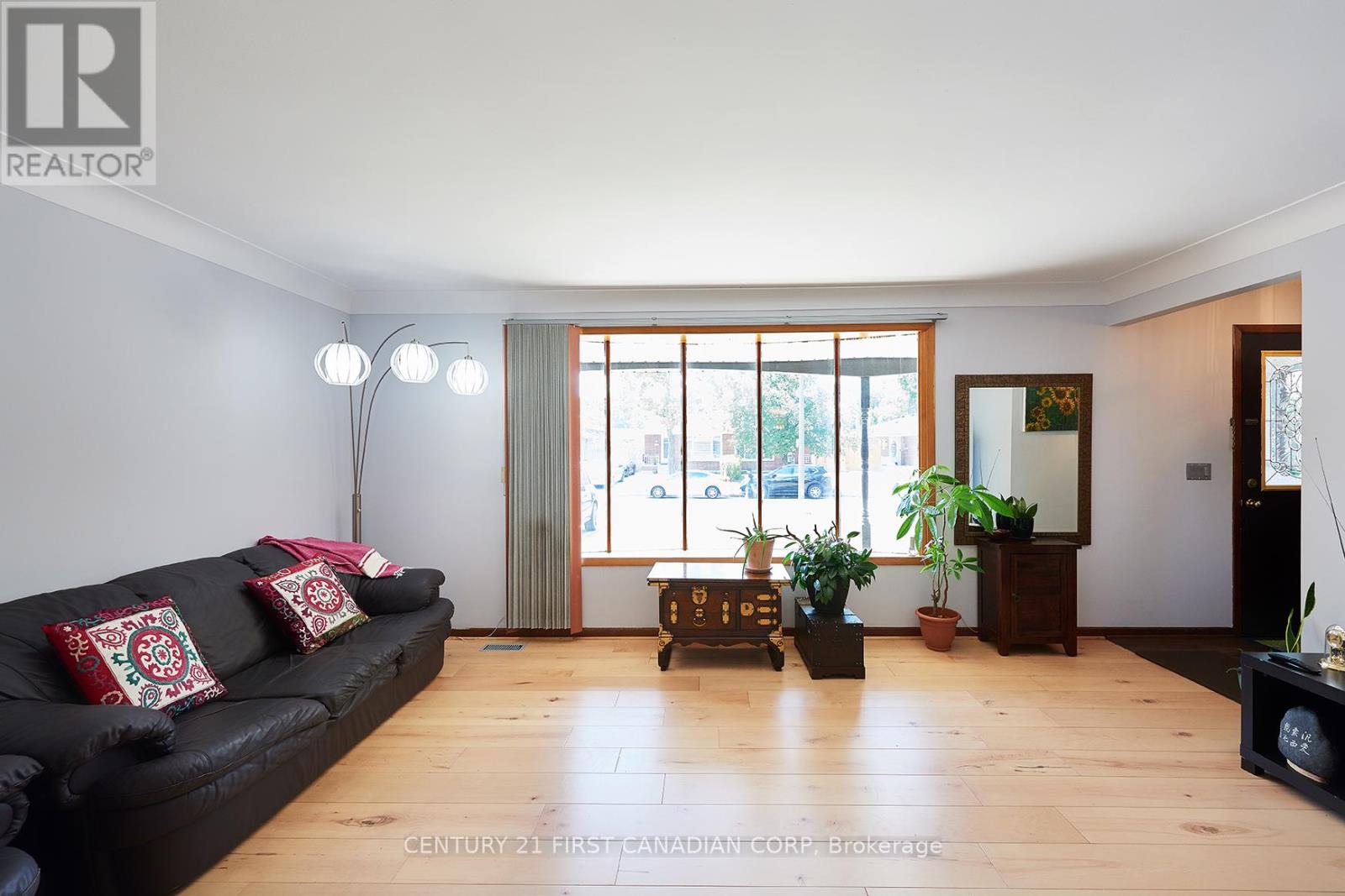 Photo 6 of 10776 Atwater Crescent, Windsor ON