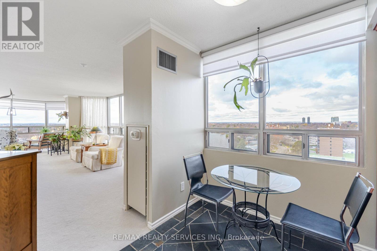Photo 9 of 1109 310 Mill Street S, Brampton ON