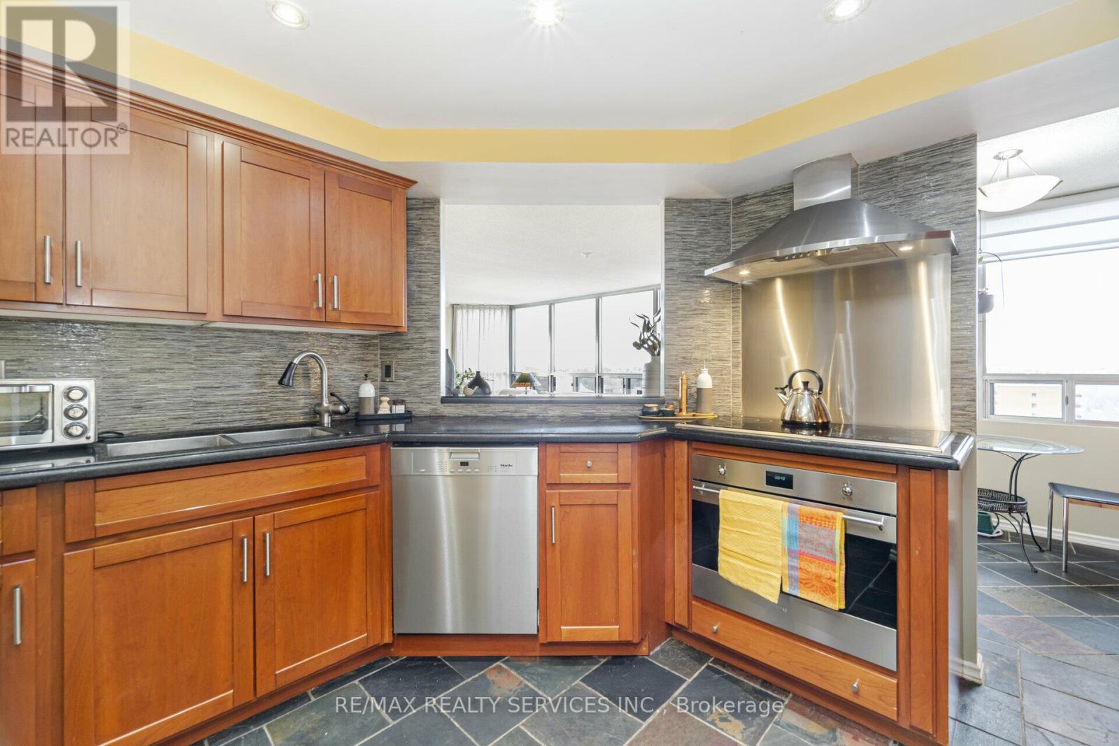 Photo 14 of 1109 310 Mill Street S, Brampton ON