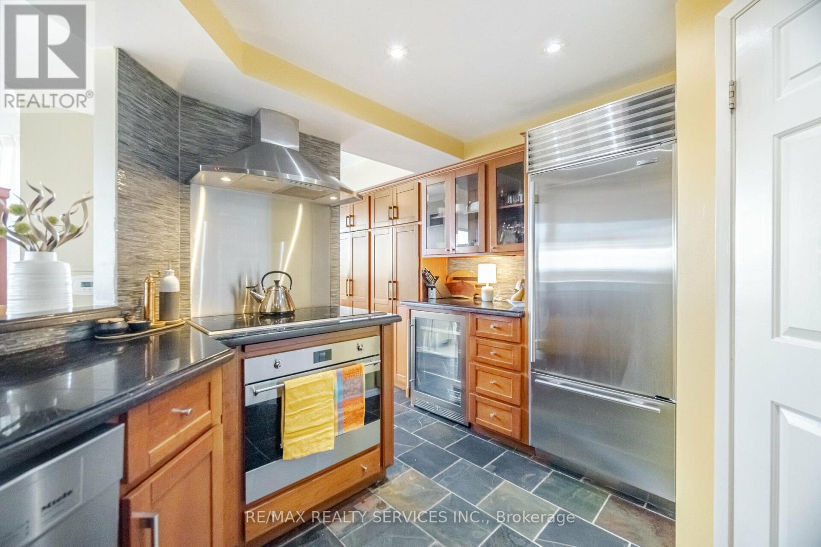 Photo 11 of 1109 310 Mill Street S, Brampton ON