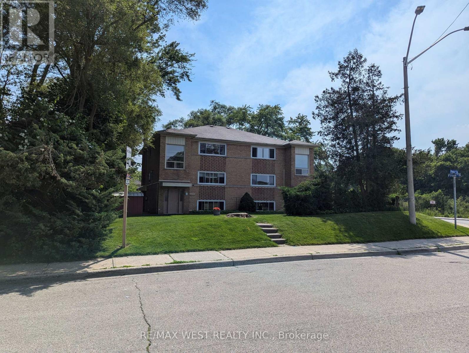 Photo 13 of 2 52 Peter Street N, Mississauga ON