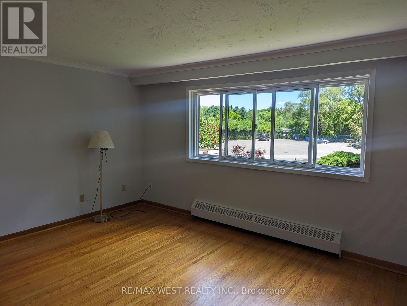 Photo 3 of 2 52 Peter Street N, Mississauga ON