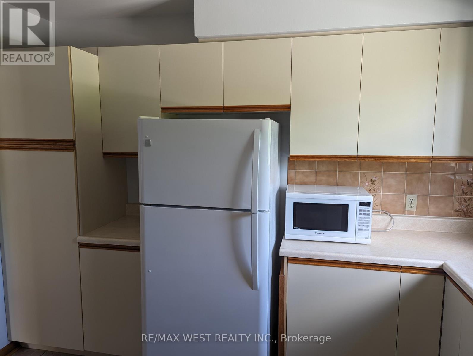 Photo 5 of 2 52 Peter Street N, Mississauga ON