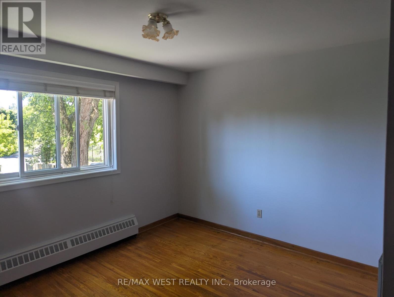 Photo 6 of 2 52 Peter Street N, Mississauga ON