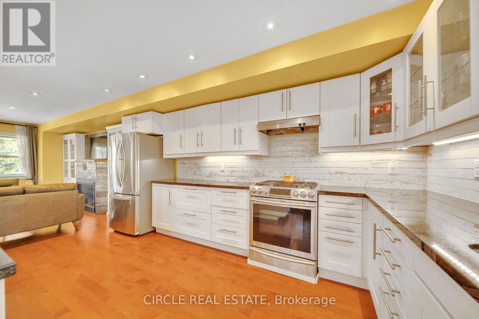 Photo 35 of 1043 Shaw Drive, Mississauga ON