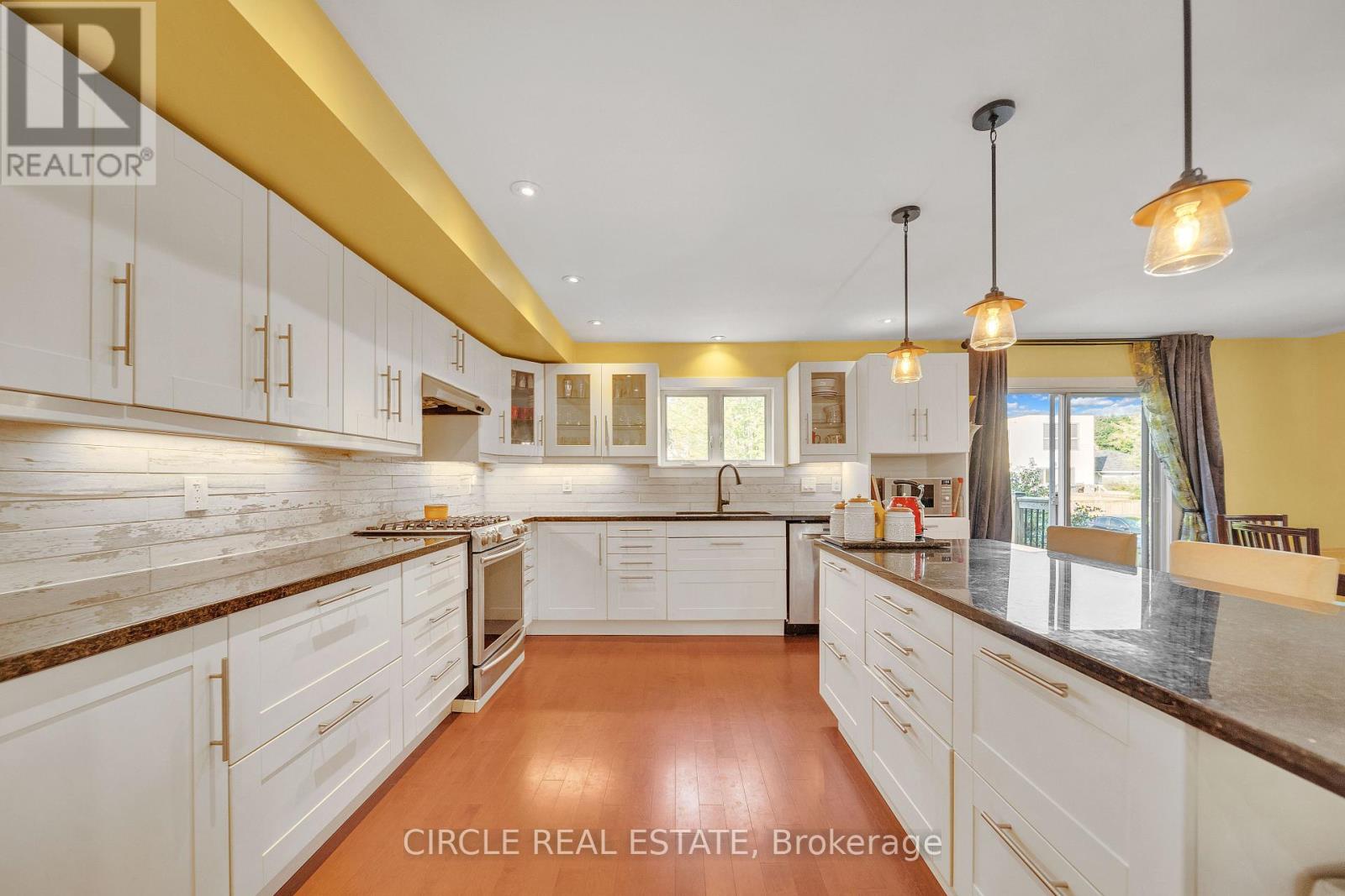 Photo 22 of 1043 Shaw Drive, Mississauga ON