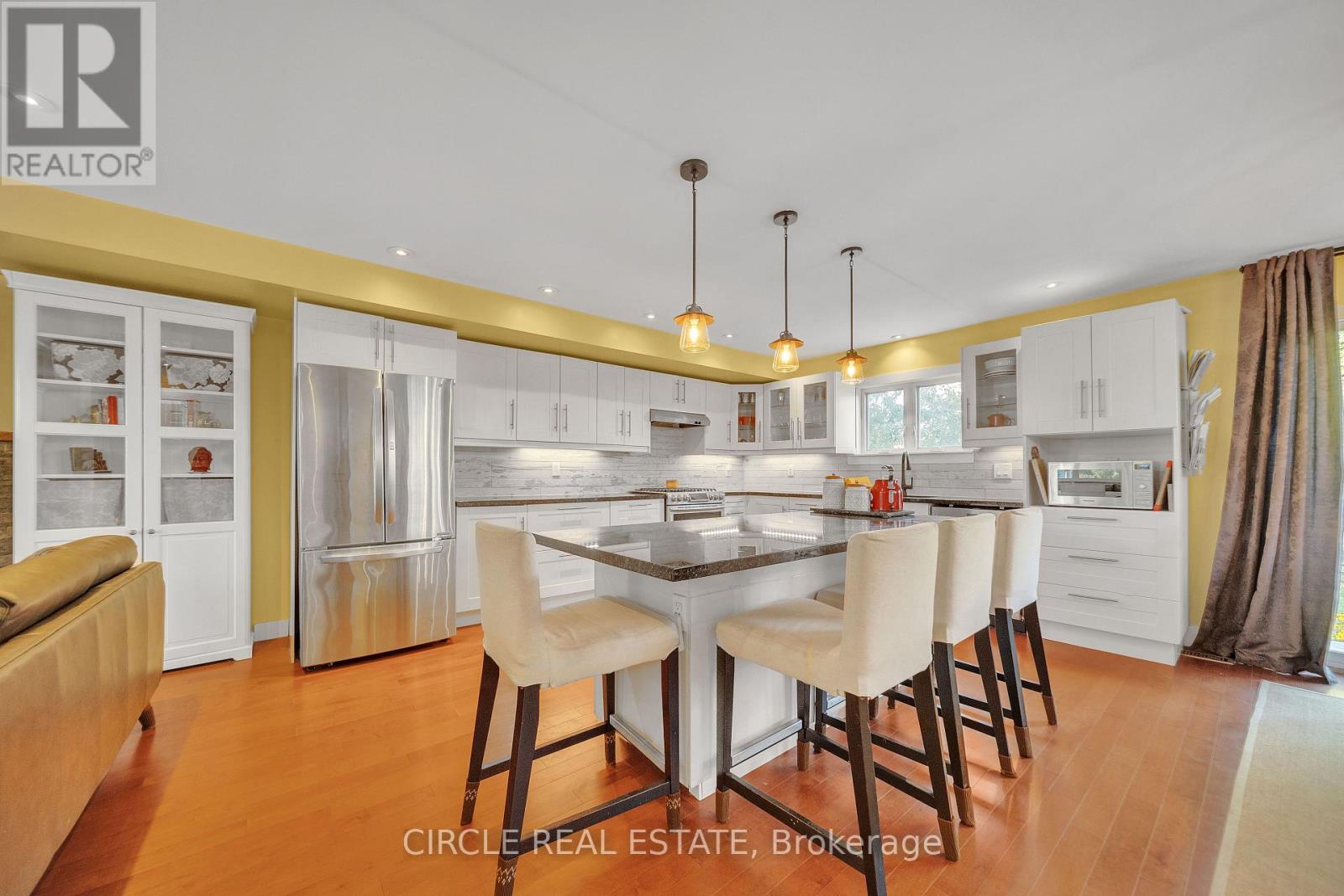 Photo 32 of 1043 Shaw Drive, Mississauga ON