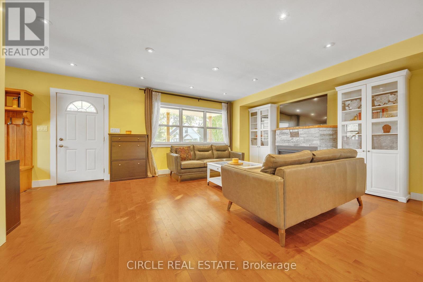 Photo 17 of 1043 Shaw Drive, Mississauga ON