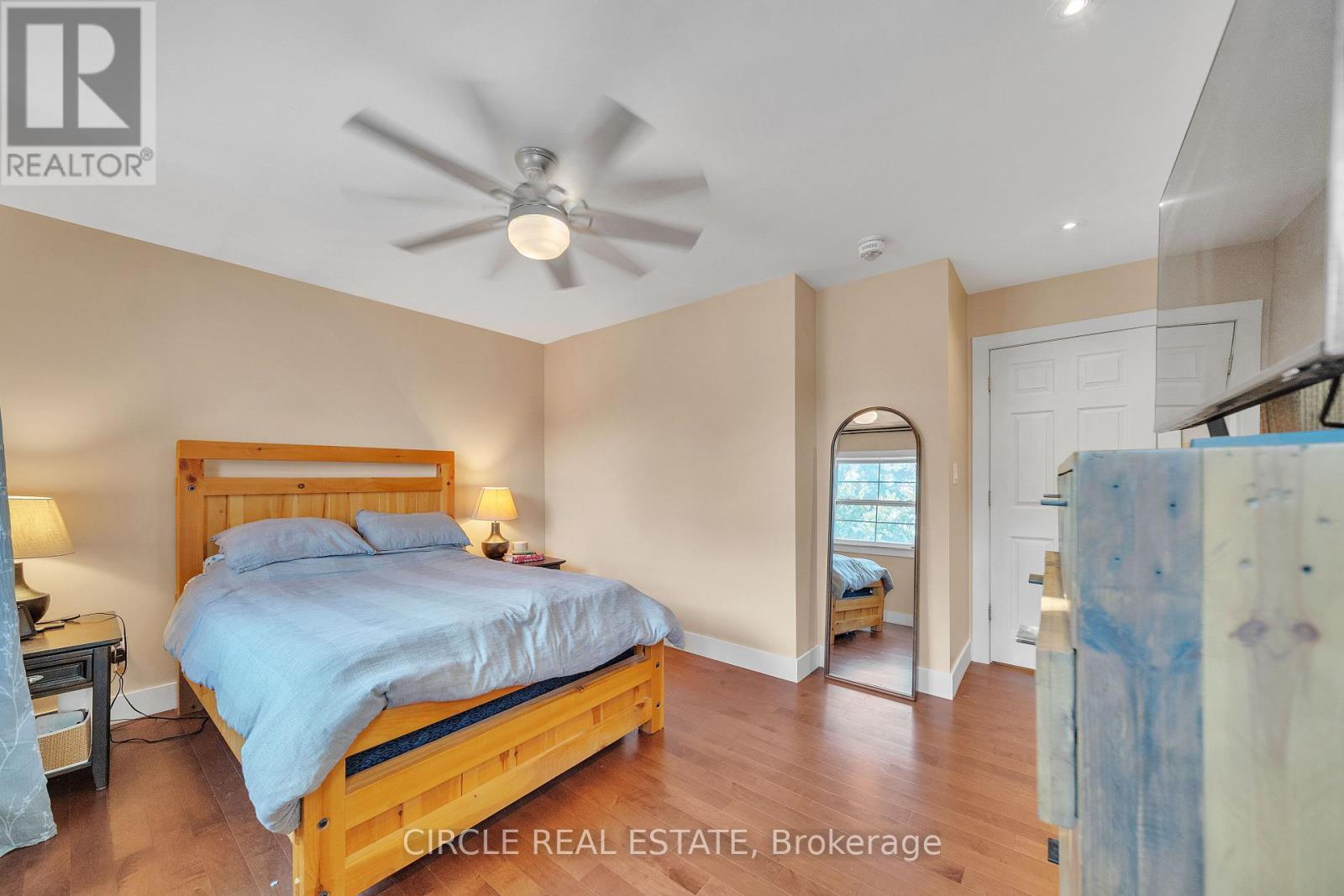 Photo 43 of 1043 Shaw Drive, Mississauga ON