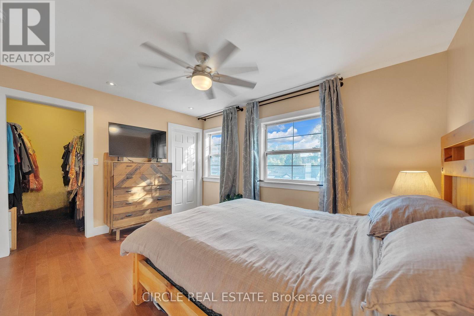 Photo 9 of 1043 Shaw Drive, Mississauga ON