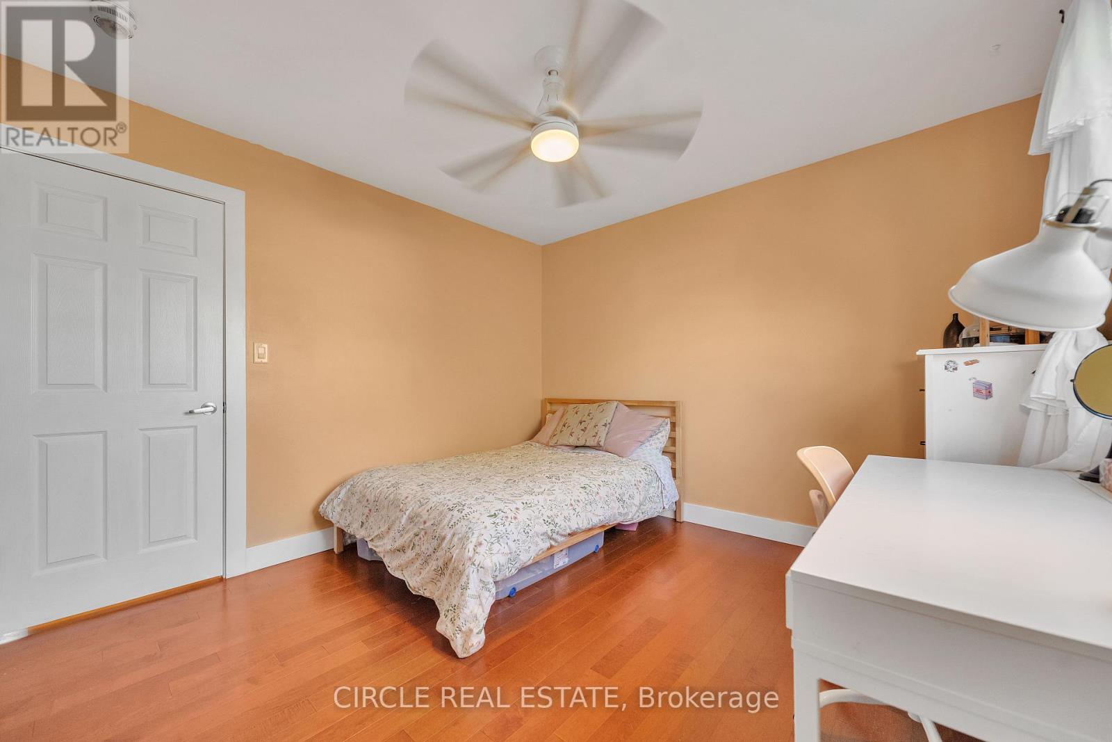 Photo 6 of 1043 Shaw Drive, Mississauga ON