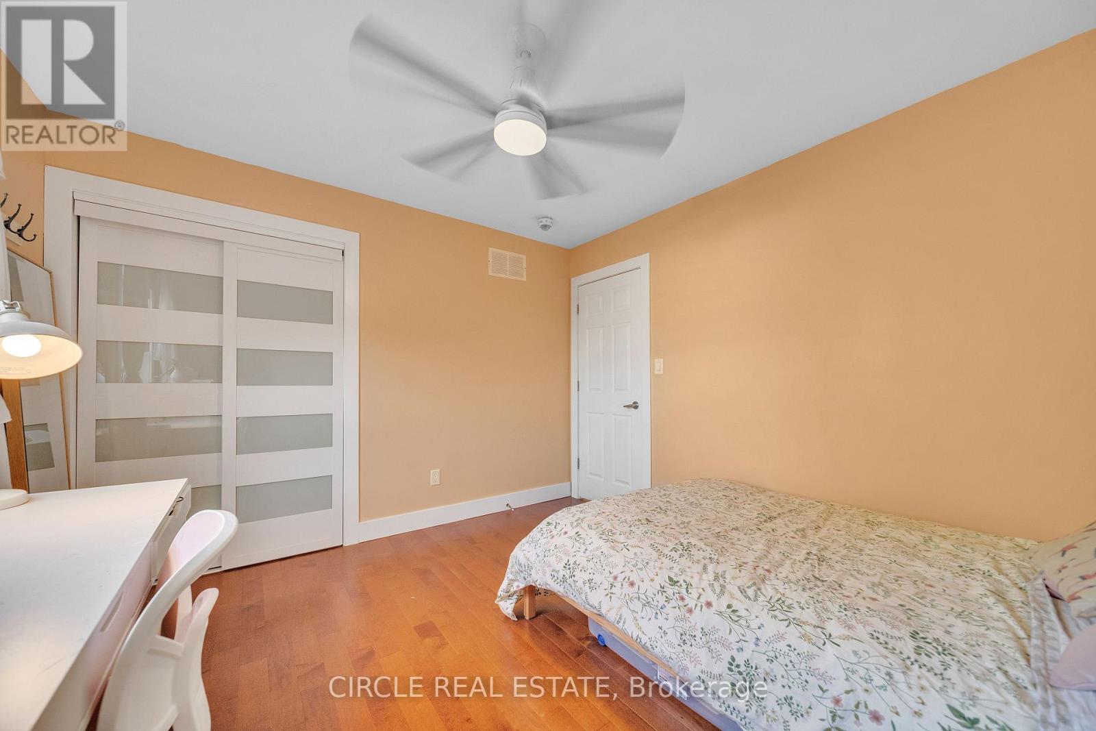 Photo 7 of 1043 Shaw Drive, Mississauga ON