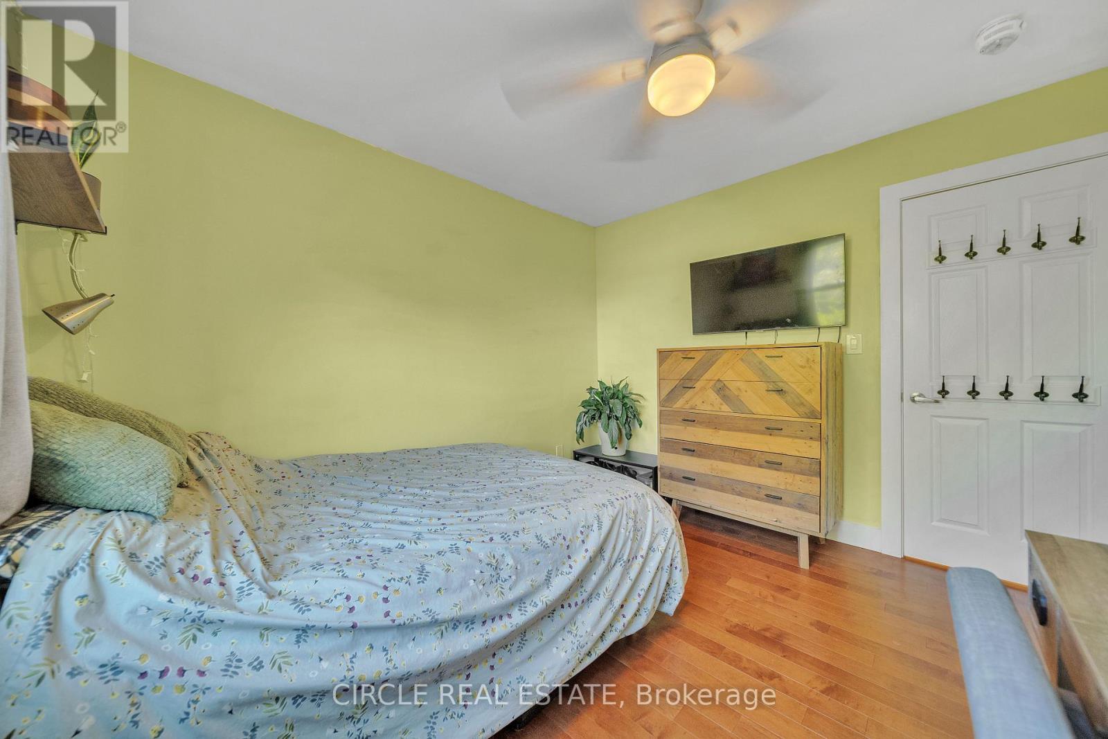 Photo 13 of 1043 Shaw Drive, Mississauga ON