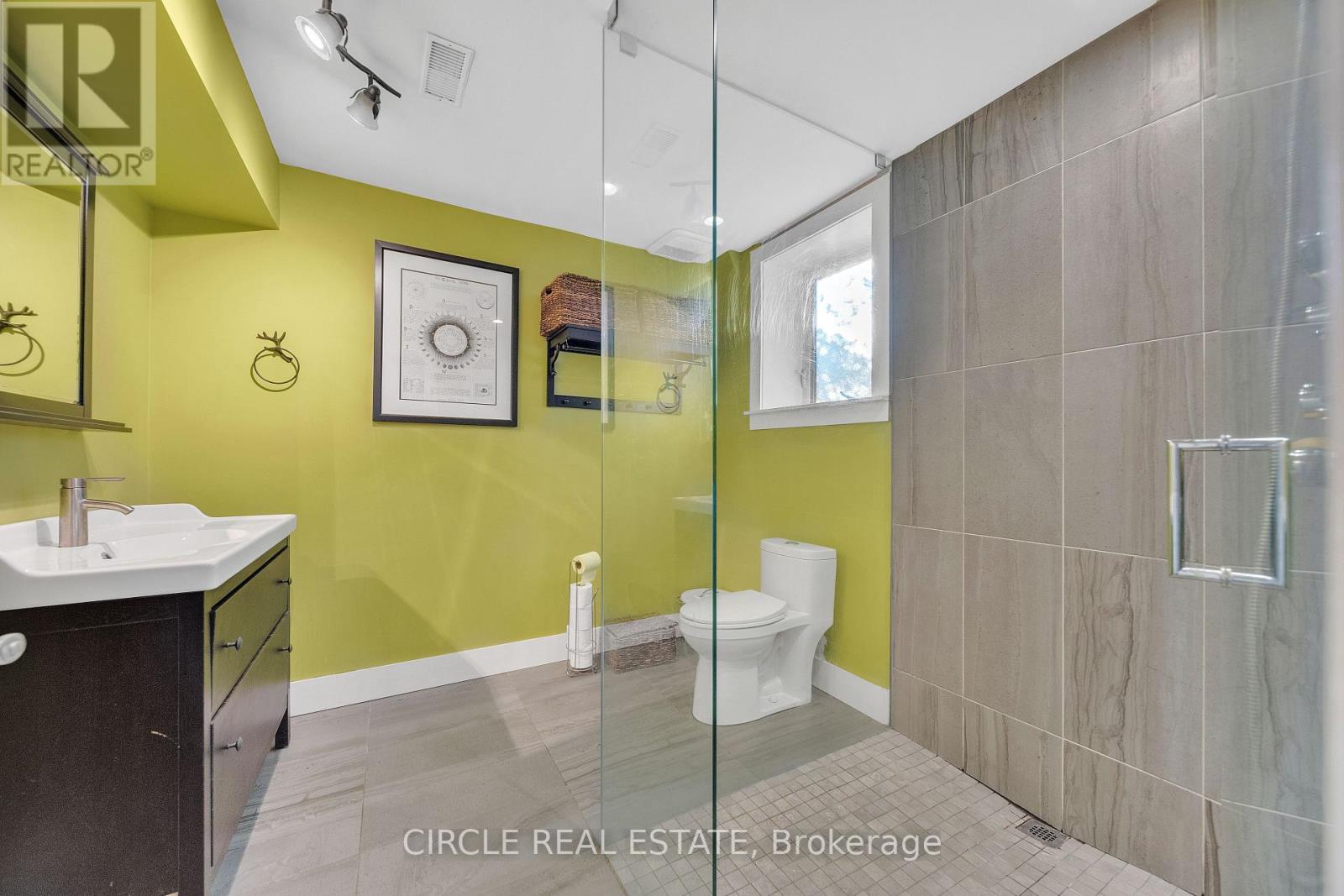 Photo 11 of 1043 Shaw Drive, Mississauga ON