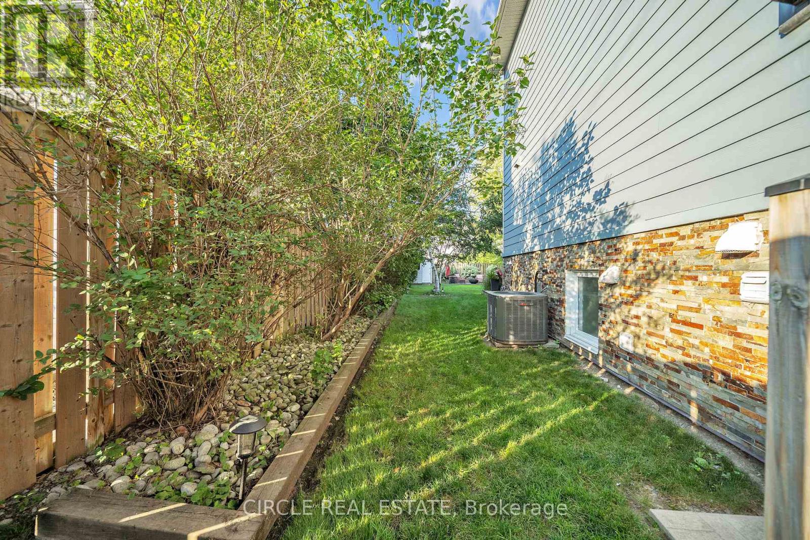 Photo 37 of 1043 Shaw Drive, Mississauga ON