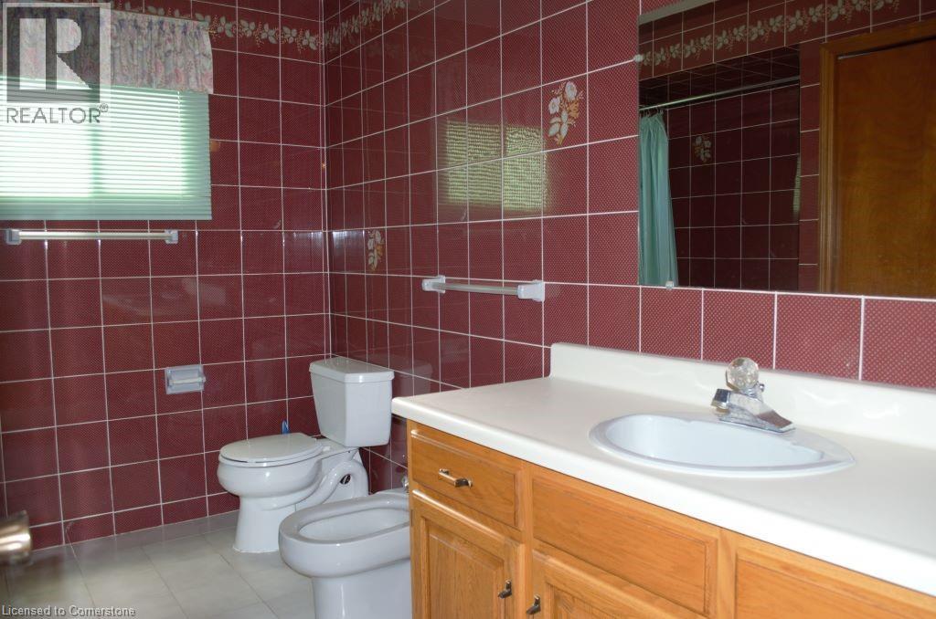 Photo 8 of 30 Hearthside Crescent Unit Upper Leve, Stoney Creek ON